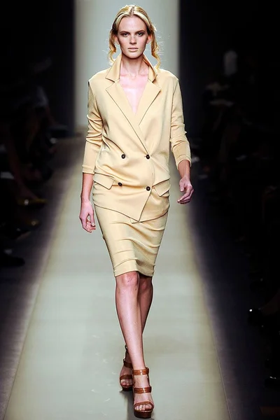 Look 11